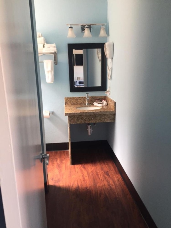 Dolphin Cove Motel image 14