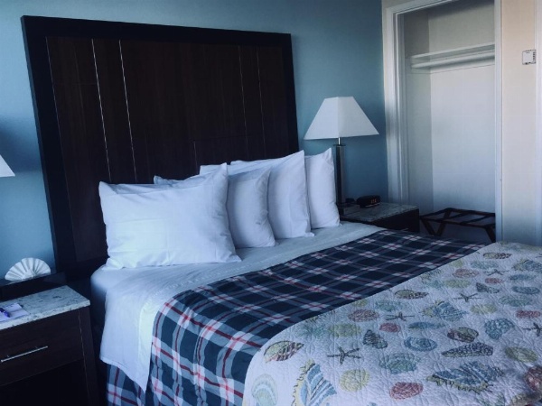 Dolphin Cove Motel image 22