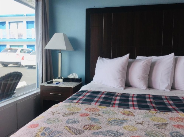 Dolphin Cove Motel image 23