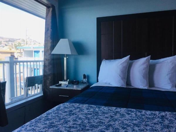 Dolphin Cove Motel image 24