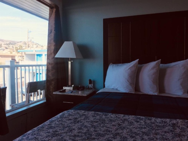 Dolphin Cove Motel image 25