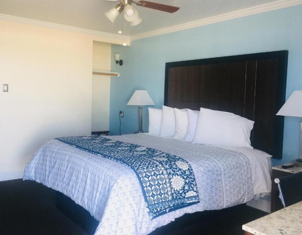 Dolphin Cove Motel image 35