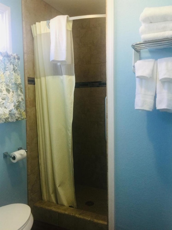 Dolphin Cove Motel image 39