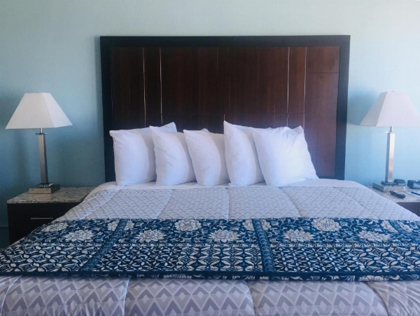 Dolphin Cove Motel image 41