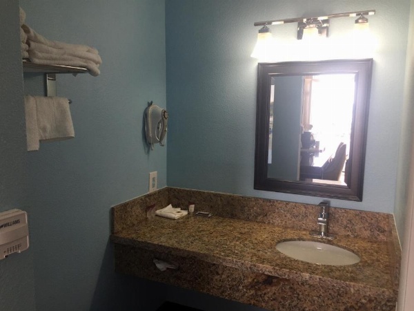 Dolphin Cove Motel image 44