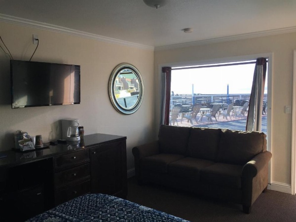 Dolphin Cove Motel image 48