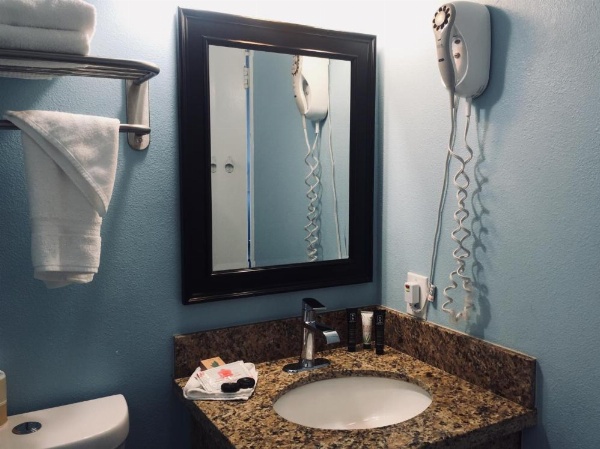 Dolphin Cove Motel image 52