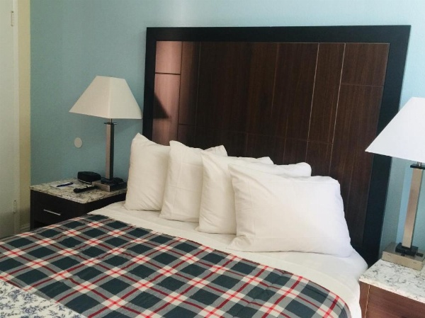 Dolphin Cove Motel image 57