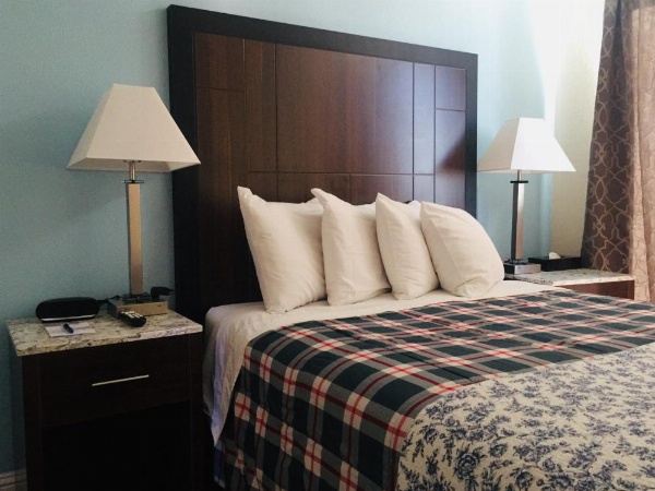 Dolphin Cove Motel image 58