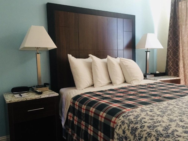 Dolphin Cove Motel image 59