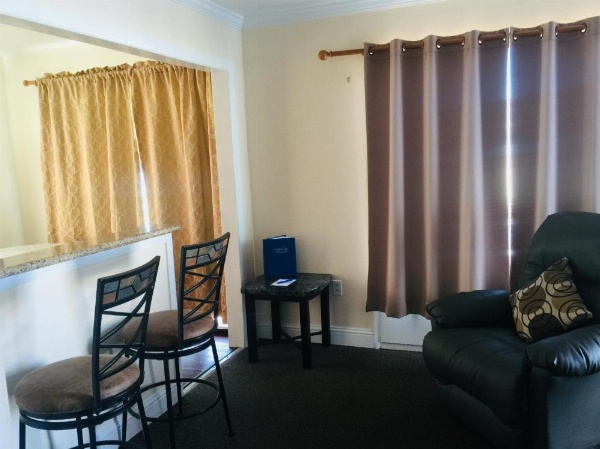 Dolphin Cove Motel image 61