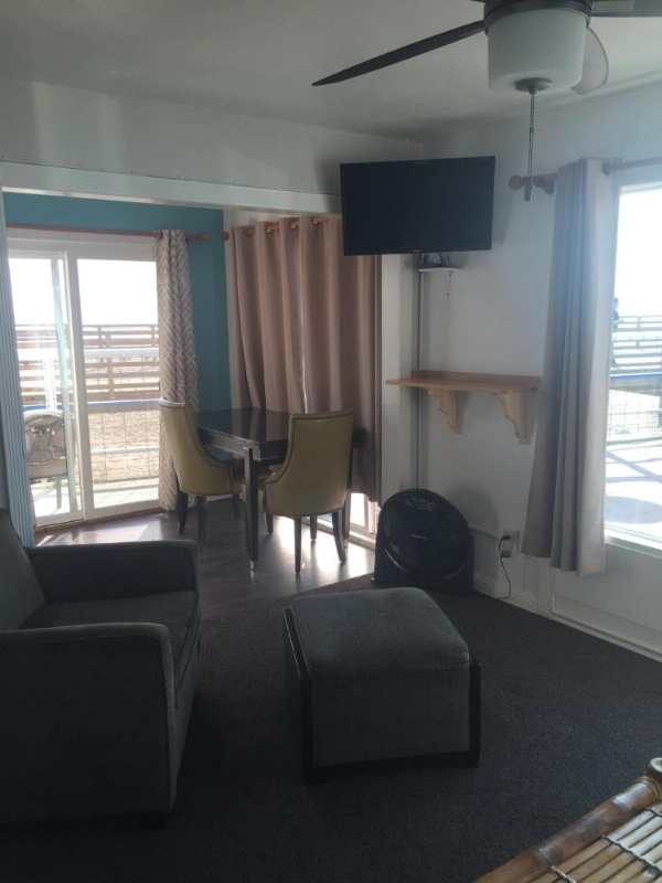 Dolphin Cove Motel image 71