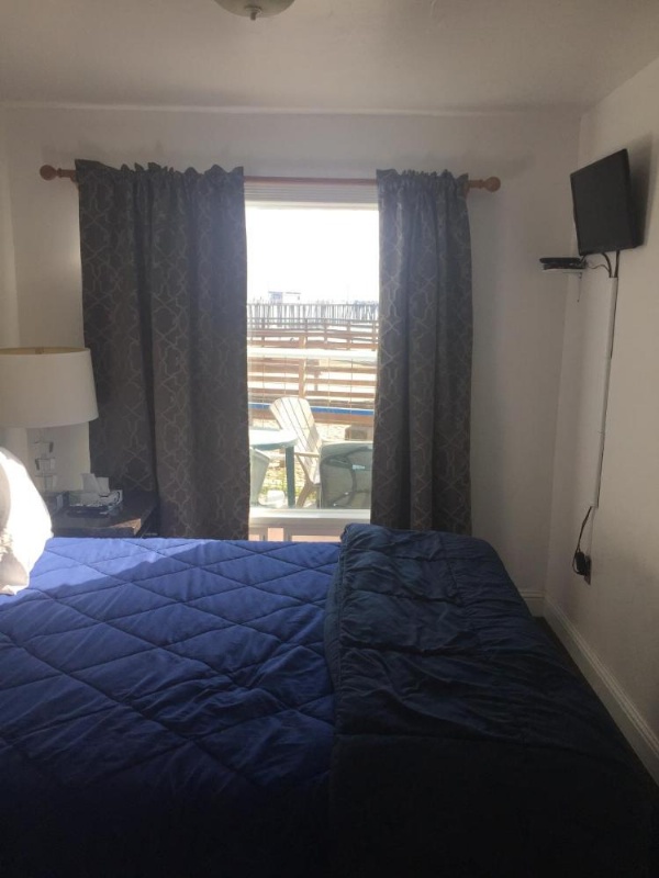 Dolphin Cove Motel image 73