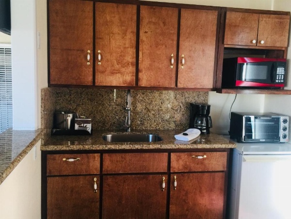 Dolphin Cove Motel image 77