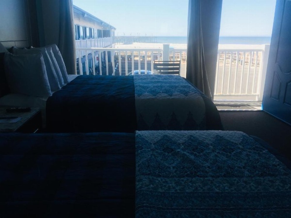 Dolphin Cove Motel image 8