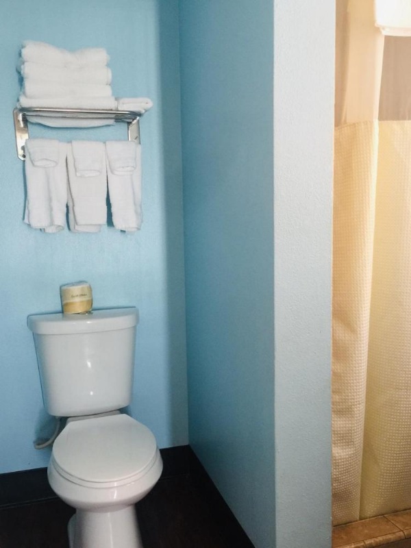 Dolphin Cove Motel image 81